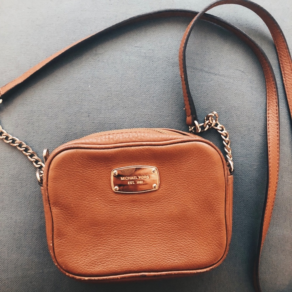Michael Kors jet set Leather Crossbody!